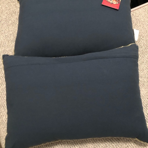 Jewel of Mumbai decorative pillows - Picture 5 of 5